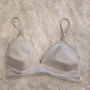 FREE WITH PURCHASE Barely There Wire Free Bra 34B